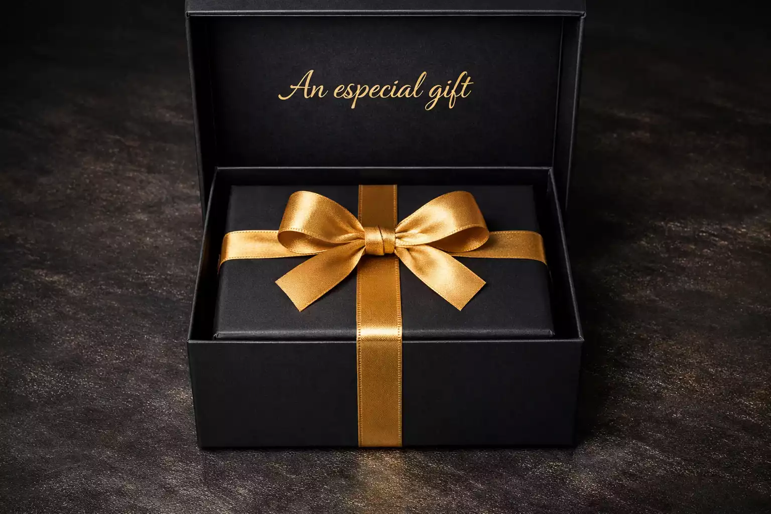 Manos abriendo un regalo envuelto simbolizando un bono de bienvenida