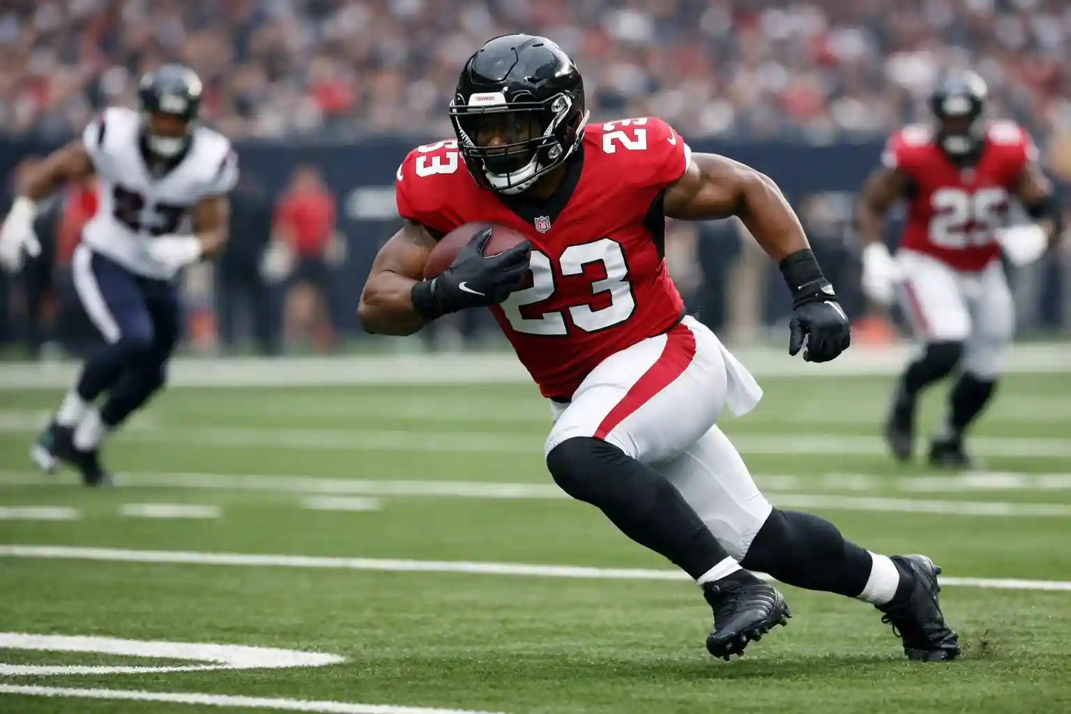 Jugador de NFL corriendo con el balón durante un partido