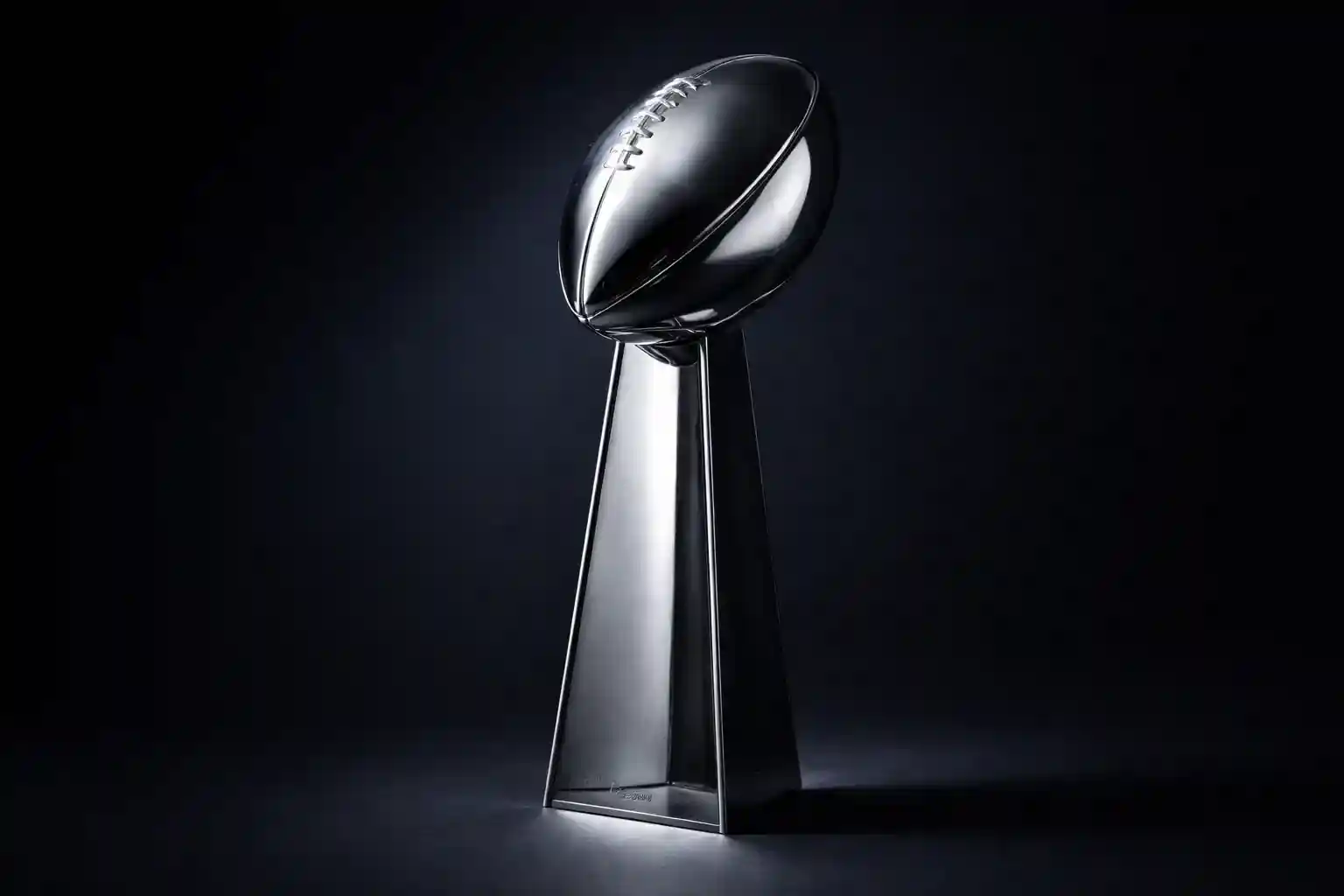 Trofeo Vince Lombardi del Super Bowl iluminado